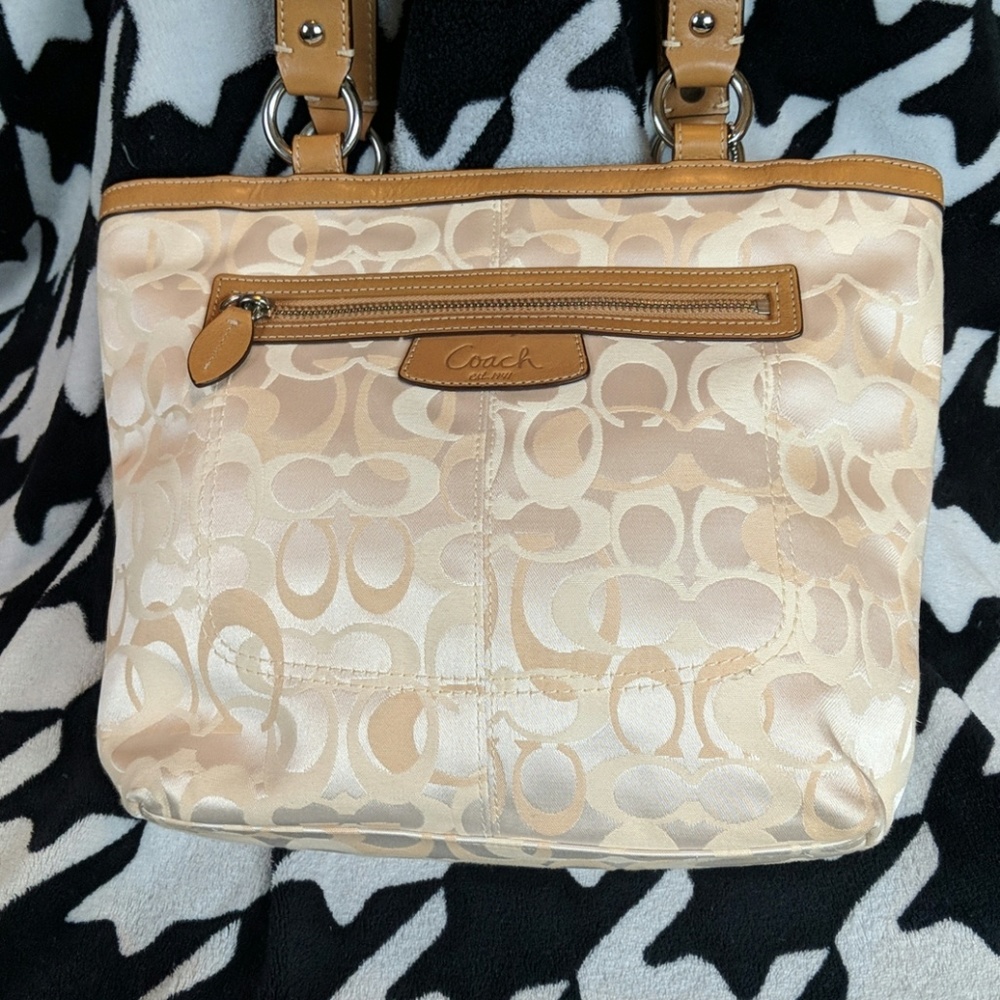 Coach Small Tote 👜